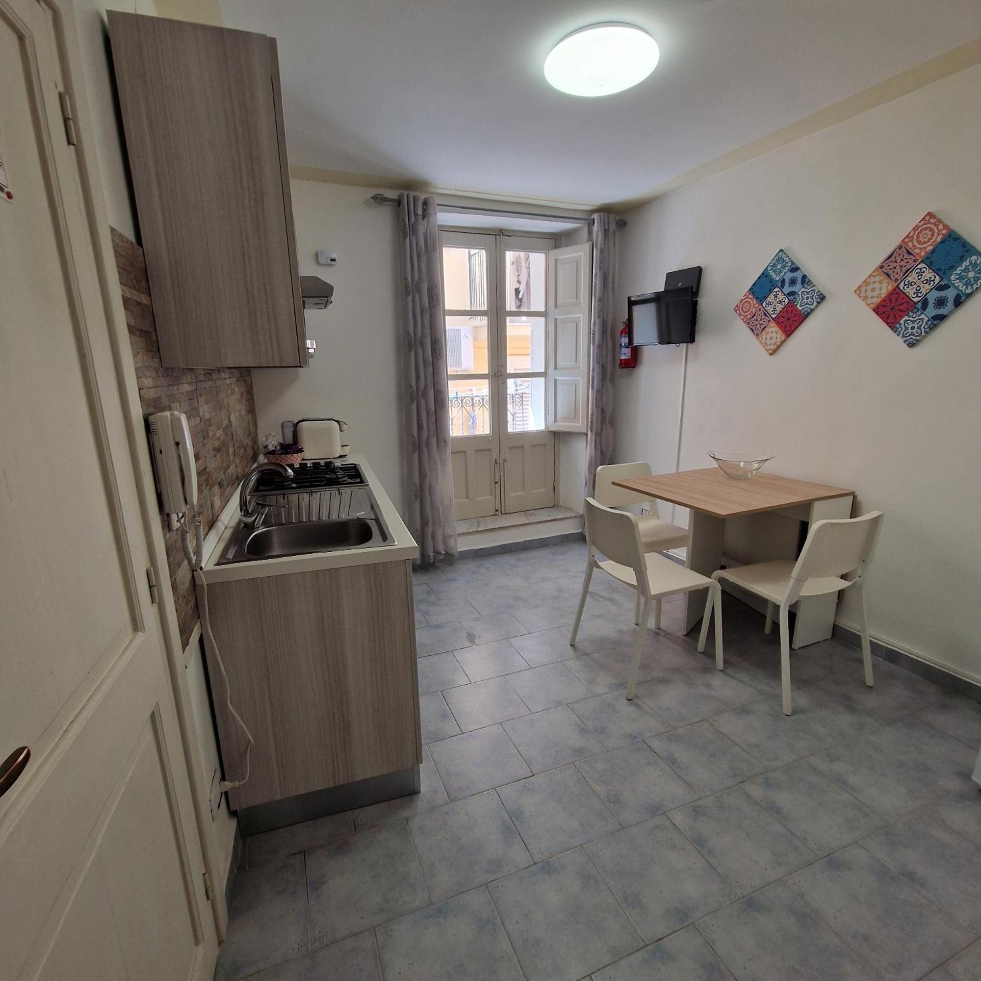 Rocksea Apartments 체팔루 외부 사진