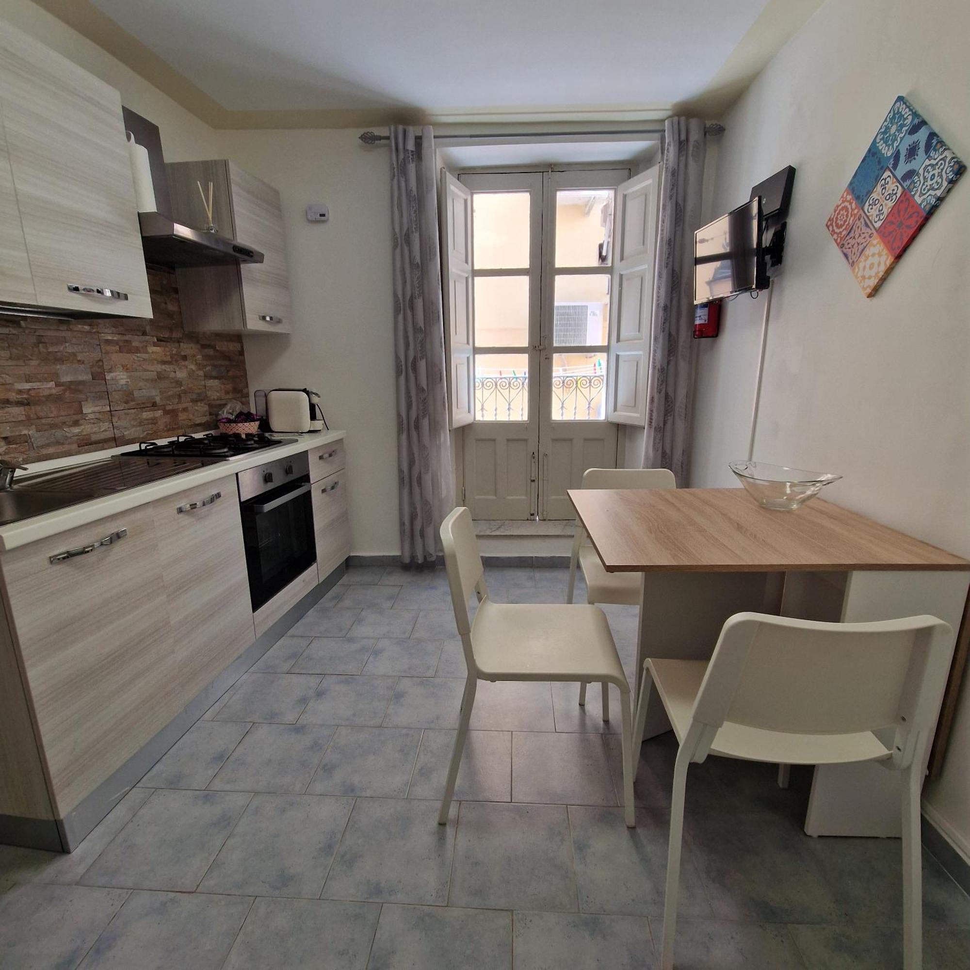 Rocksea Apartments 체팔루 외부 사진